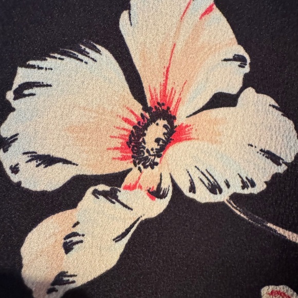 Ann Taylor Ms Size Small Navy Floral Women's Top
Poly Slip on Blouse Lg Slv.EUC - Picture 6 of 7